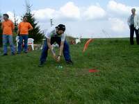 Pepa je dobr golfista, kolegov z Maarska okoukvaj jeho techniku.